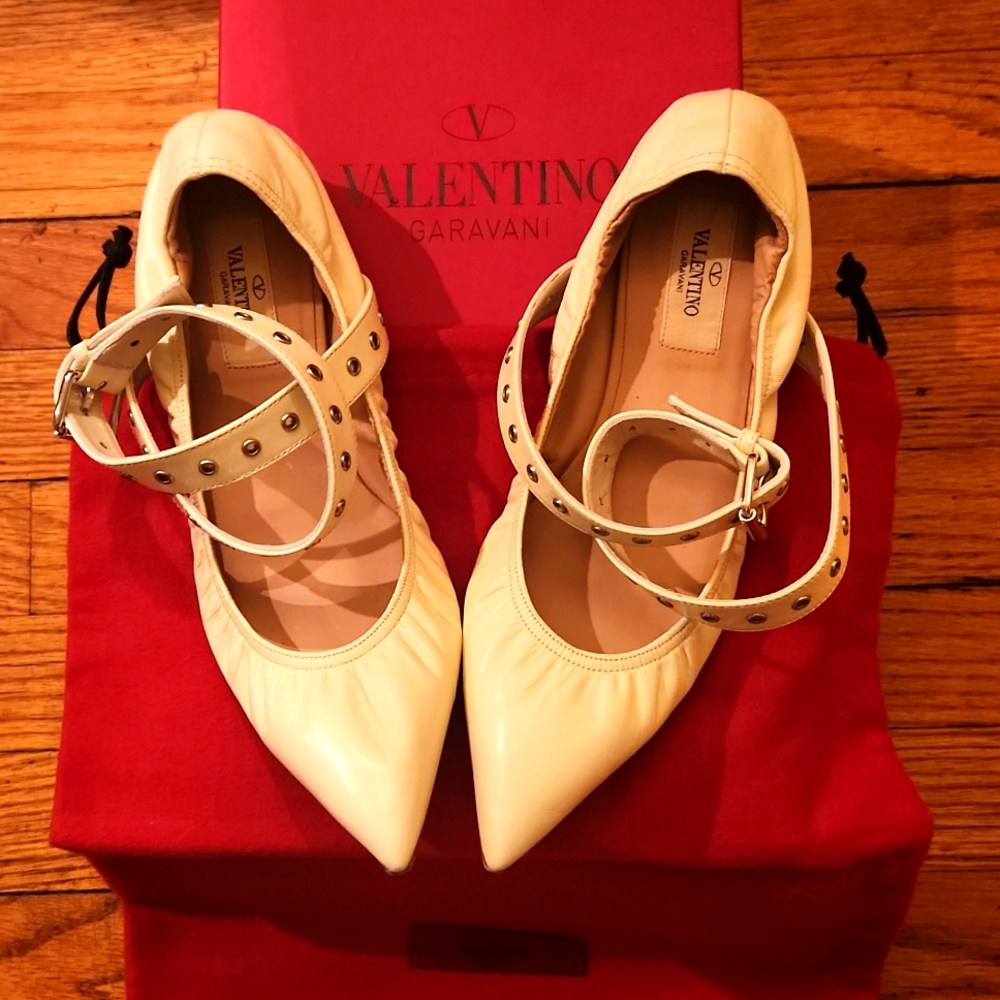 VALENTINO GARAVANI WHITE ANKLE CROSS STRAP FLATS 37.5